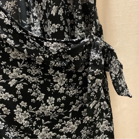 Flutter Sleeve Ruffle Hem Wrap Dress NWT - Picture 8 of 16